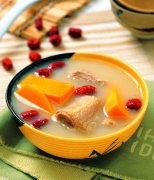 【胡萝卜玉米排骨汤】胡萝卜排骨汤的做法_胡萝卜玉米排骨汤的功效