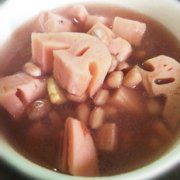 莲藕花生素汤的做法