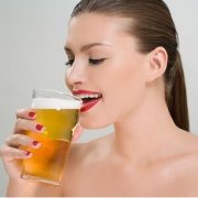 【喝啤酒的好处和坏处】喝啤酒对身体的危害