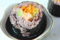 三文鱼紫菜饭卷儿的做法
