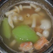 佛手瓜虾头油香菇汤的做法