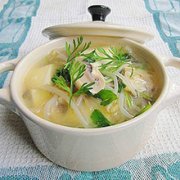 平菇绿豆芽肉汤的做法