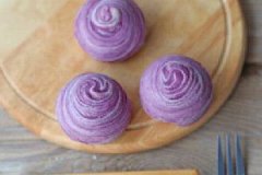 紫薯蛋黄酥的家常做法